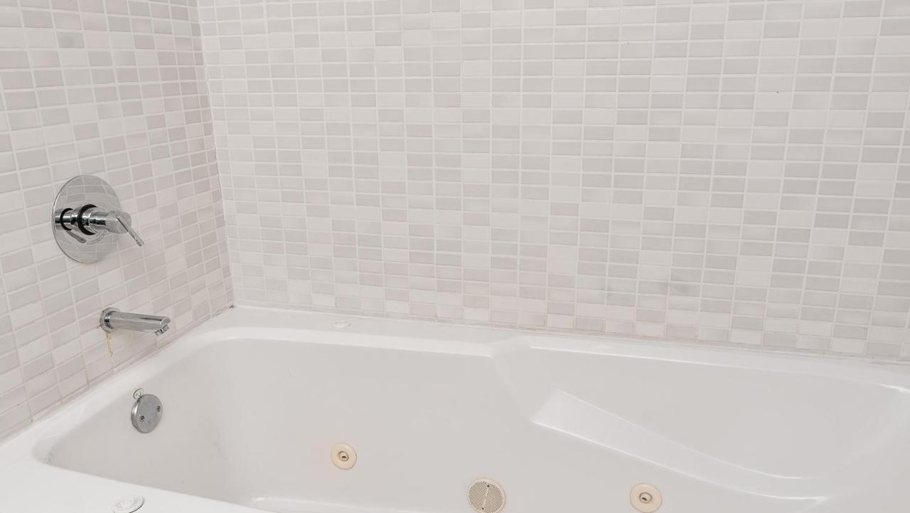 Aparthotel Modern Private Studio - King Bed, Jacuzzi, Balcony And Pool Miami Exterior foto